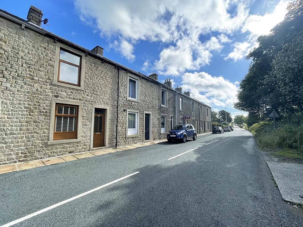 2 bedroom mid terrace house Let Agreed in Barnoldswick - Externally